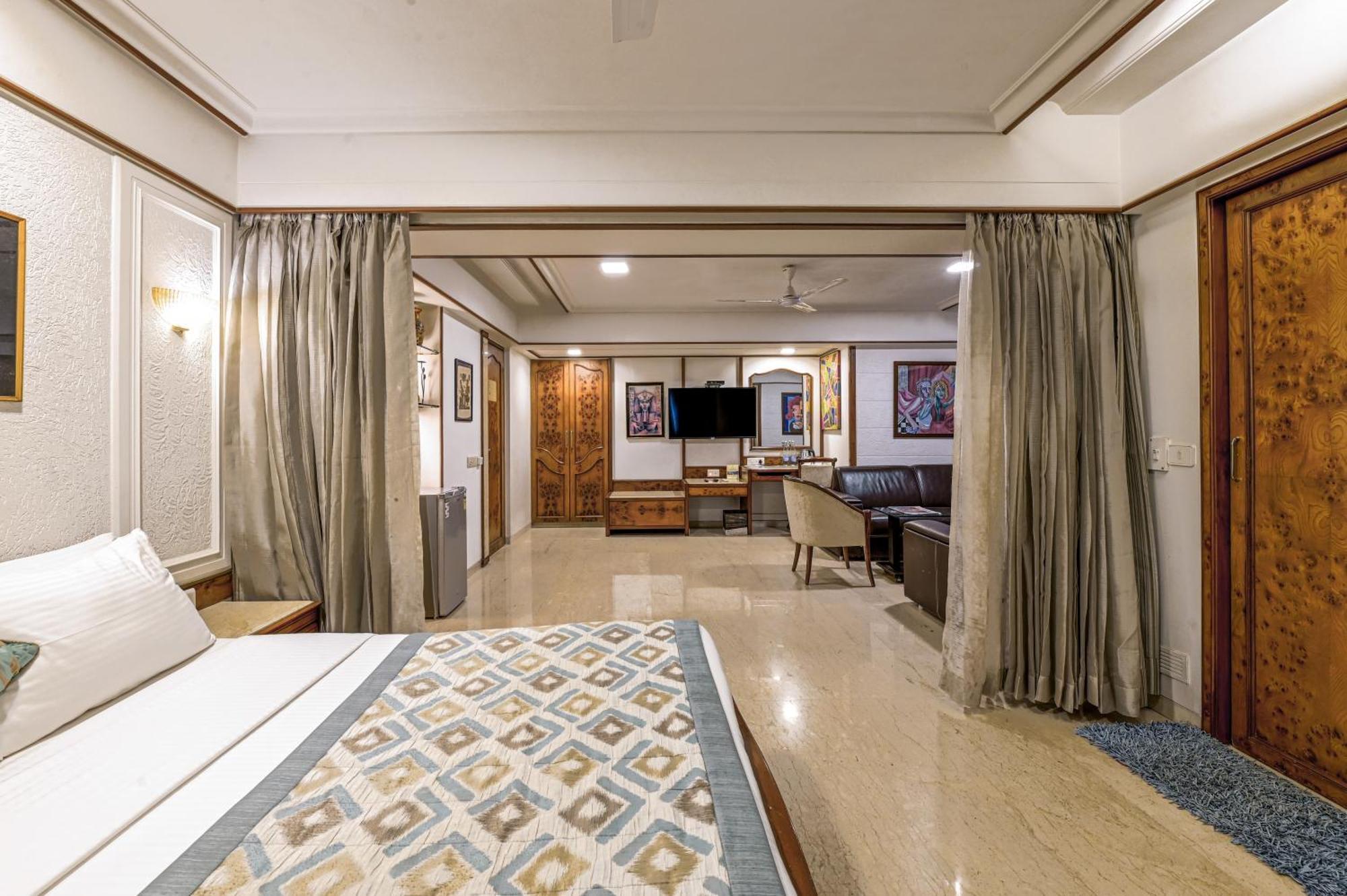 Hotel Regal Enclave Mumbai Exterior foto