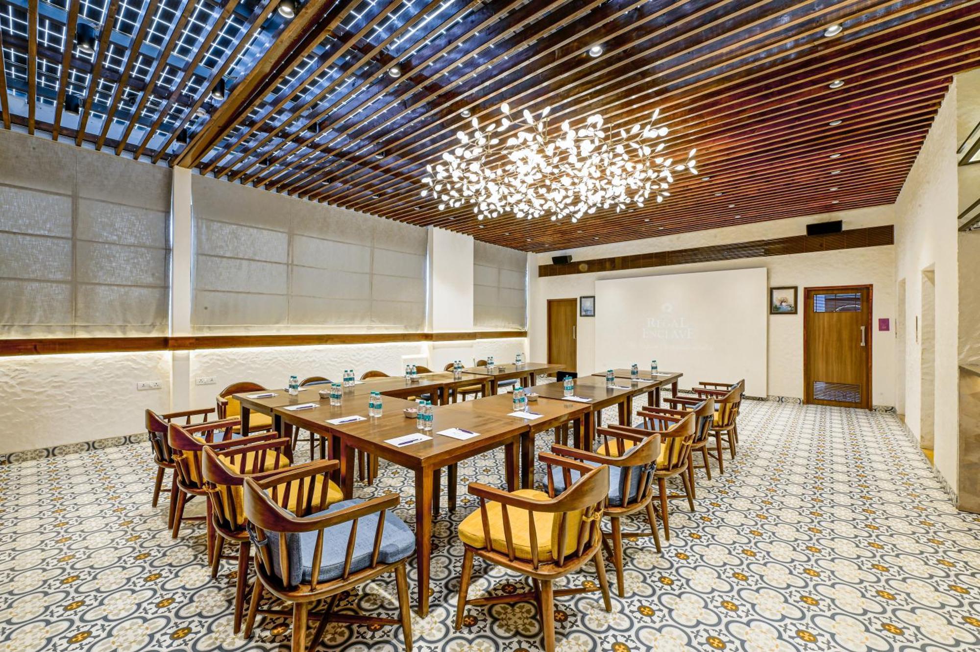 Hotel Regal Enclave Mumbai Exterior foto